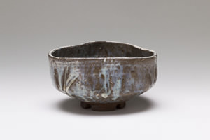 沓形茶盌　内ヶ磯窯＜｢王｣字窯印＞